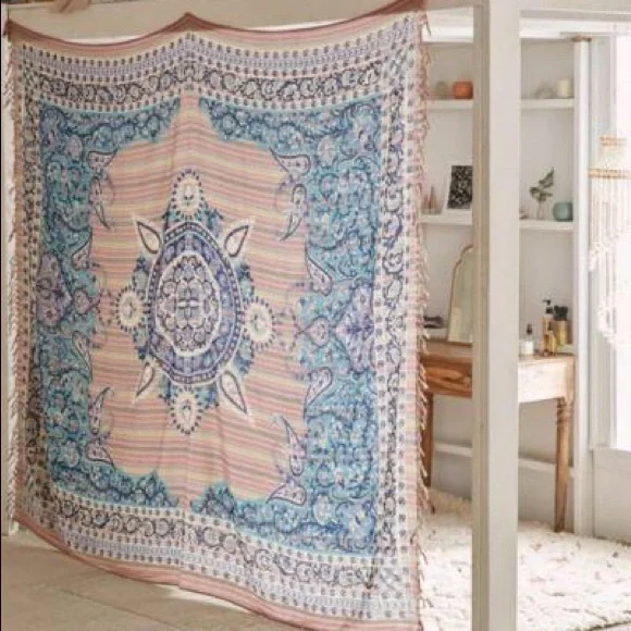 HUGE! Cotton UO tapestry Urban Outfitters Multicolor Tapestry - Picture 3 of 7